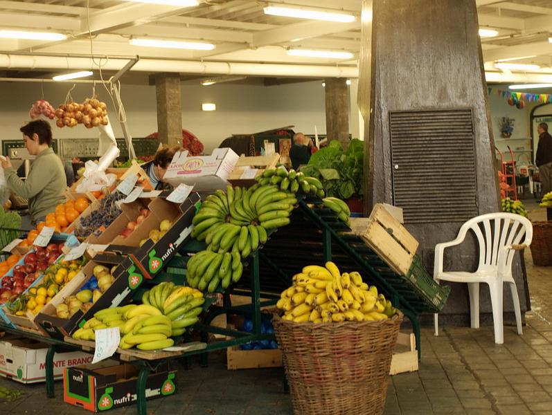 Azorerne 2007 023.jpg - Grøntsagsmarked, Bananer dyrket på Azorerne